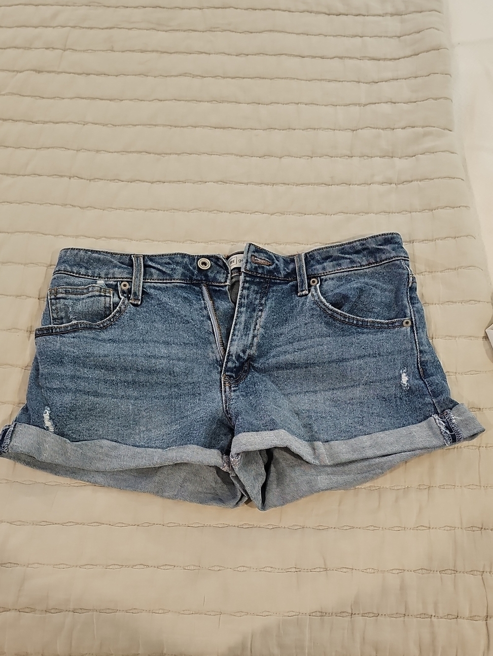 Re Generation Celebrity Pink Rolled-Hem Denim Shorts Size 11